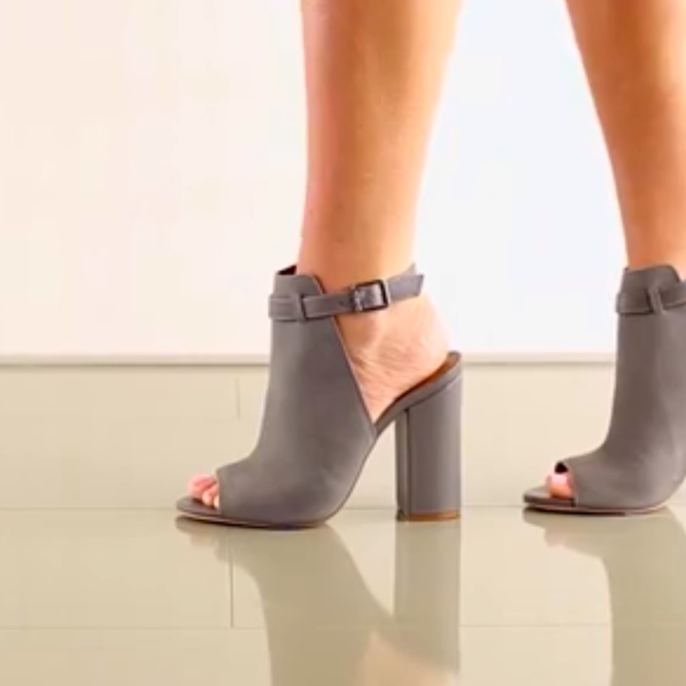 NIB Steve Madden Peep Toe Heels